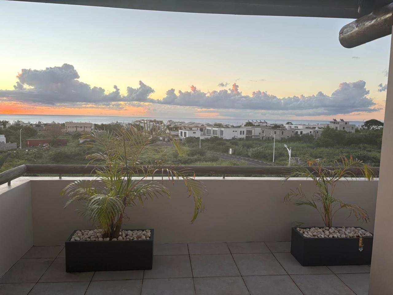 Stunning 3-Bedroom Apartment With Private Rooftop Terrace & Gorgeous Pool Flic-en-Flacq 外观 照片